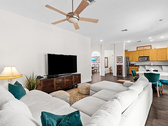4th image of 1825 Highland Grove Dr