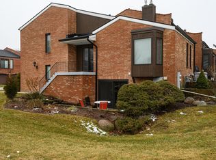 19 W 220 Old Tavern Rd, Oak Brook, IL 60523