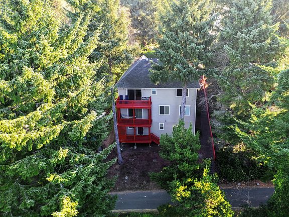 3rd image of 3543 NE Reef Dr