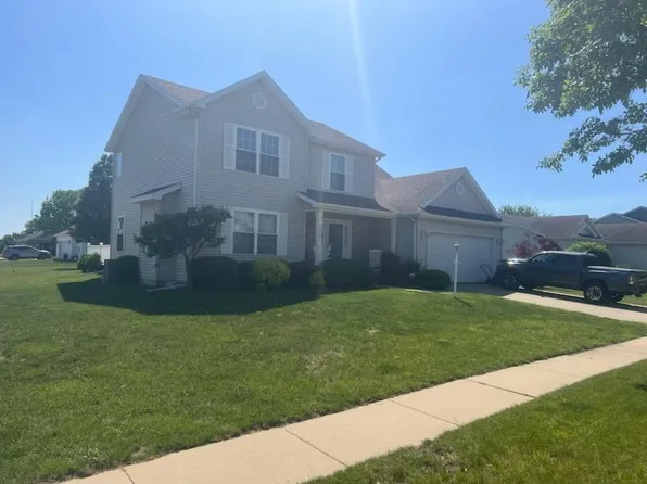 820 Bluegrass Ln, Champaign, IL 61822