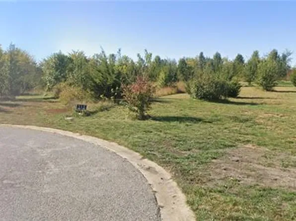 18450 Mohawk Ln, Stilwell, KS 66085