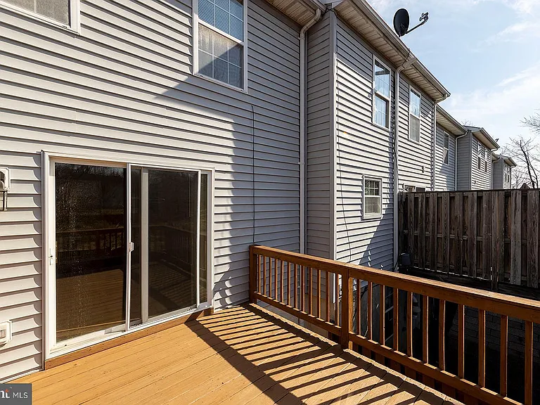 304 Chatham Sq — Photo 28