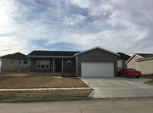 809 Autumn Rd, Hickman, NE 68372