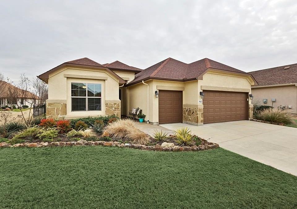 WELCOME TO 9613 ORANGEWOOD TRAIL LOCATED IN THE PRESTIGIOUS 55+ COMMUNITY OF ROBSON RANCH WITH GUARD GATED ENTRANCE AND AMENITIES GALORE INCLUDING GOLF, TENNIS, SWIMMING, DINING, PICKLEBALL & MORE...