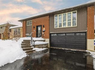 364 Roselawn Pl, Waterloo, ON N2L 5P1