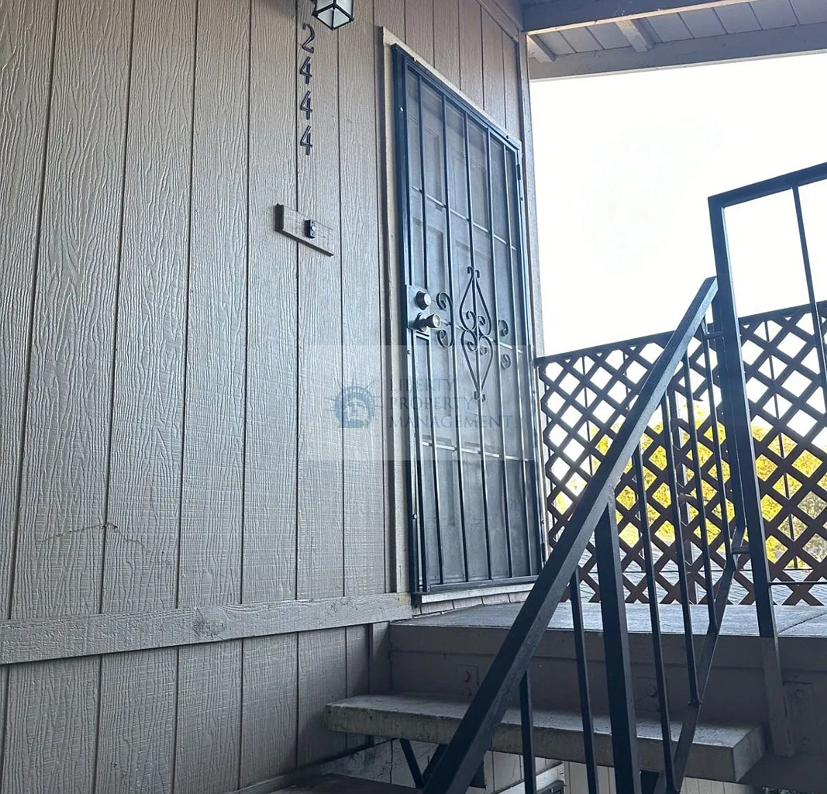 2 bed, 880 sqft, $1,575 — Photo 2