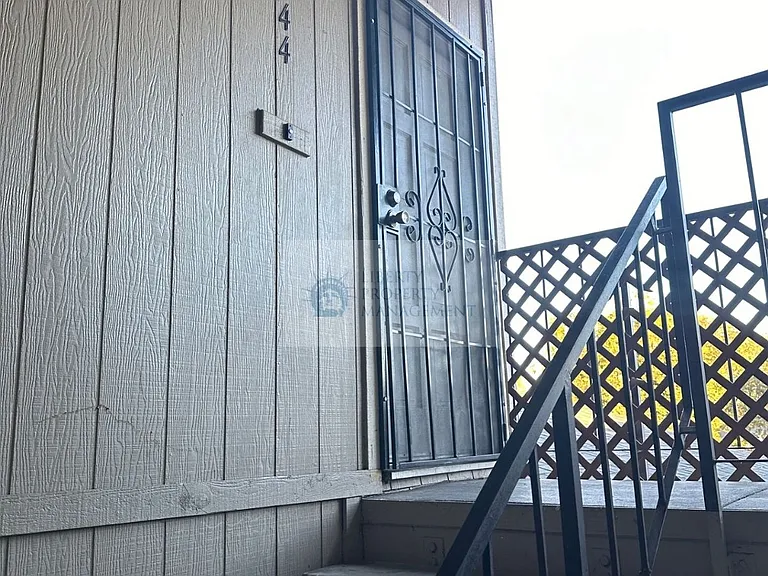 2444 Burlington Pl — Photo 2