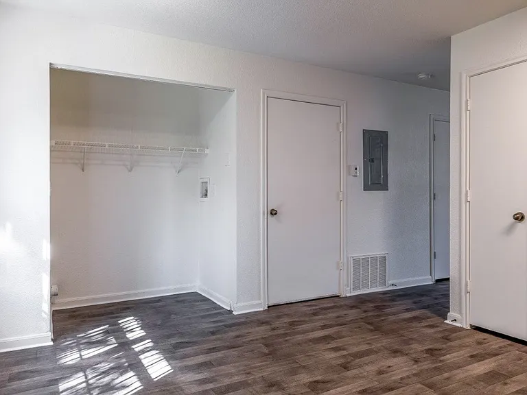 Country Ranch Apartments — Photo 18