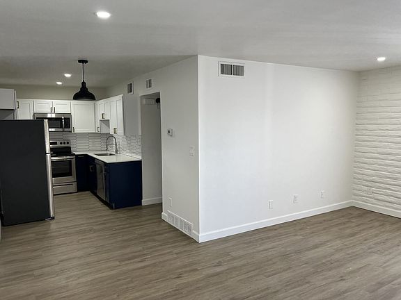 4th image of 2921 N 38th St #2927-8