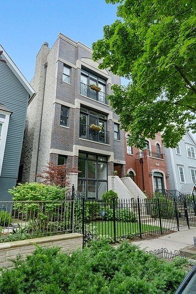 1st image of 3113 N Kenmore Ave #1