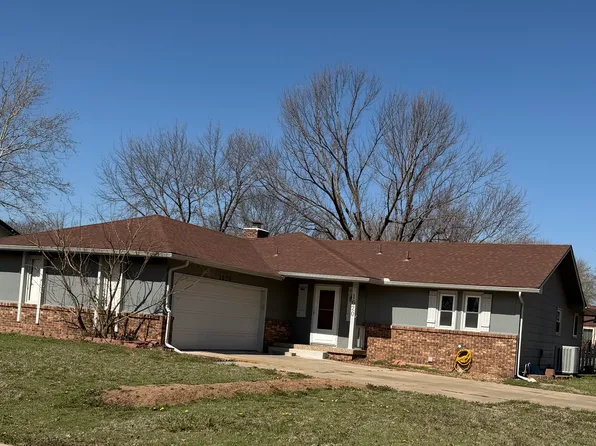 1620 N Derby Hills Ct, Derby, KS 67037