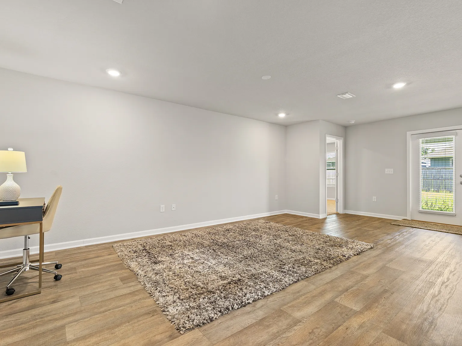 4 bed, 2.0 bath, 1980 sqft, $2,200 — Photo 3