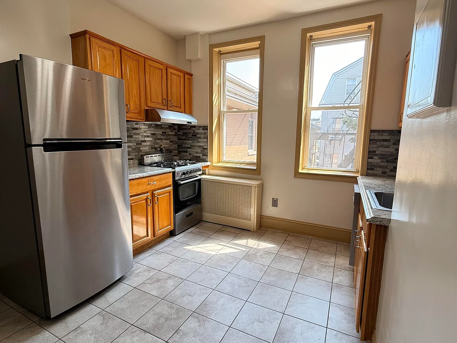 2 bed, 1.0 bath, 650 sqft, $2,200 — Photo 4
