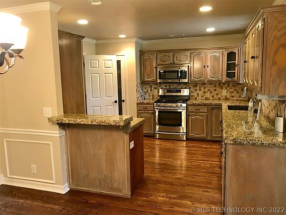 3rd image of 9462 S 258th East Pl
