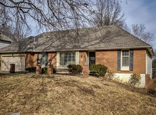 10752 W Bridlespur Ter, Kansas City, MO 64114
