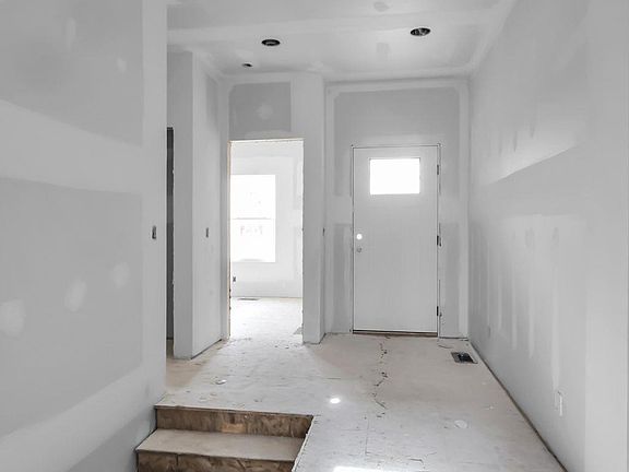 3rd image of 18418 Palisades Dr