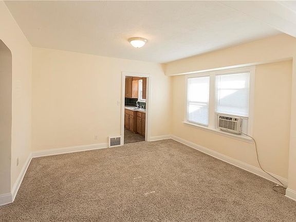 5th image of 13806 Wainstead Ave