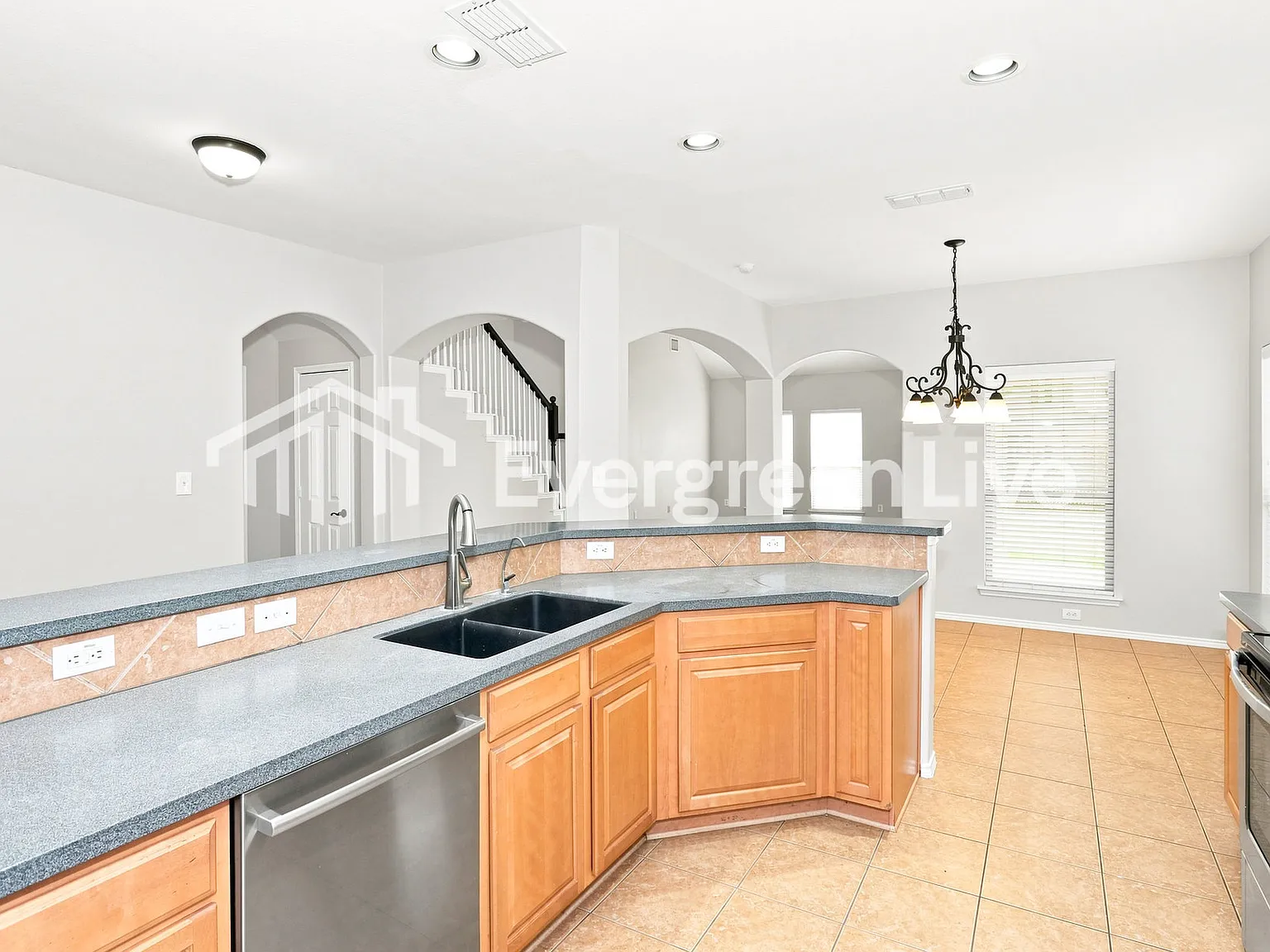 3 bed, 2.5 bath, 2516 sqft, $2,445 — Photo 3