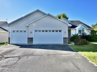 1304 Stone Ridge Rd, Sauk Rapids, MN 56379