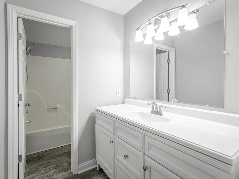 8214 Holly Crest Dr — Photo 2