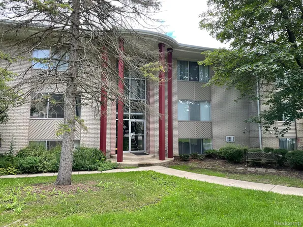 33234 Kingslane Ct APT 7, Farmington, MI 48336
