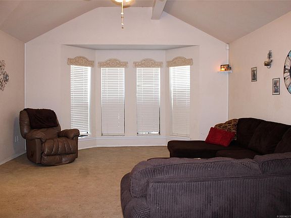 3rd image of 1524 Red Oak Dr