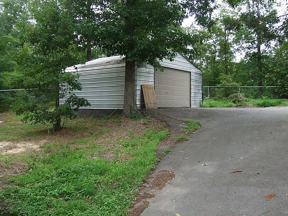 Detached Garage