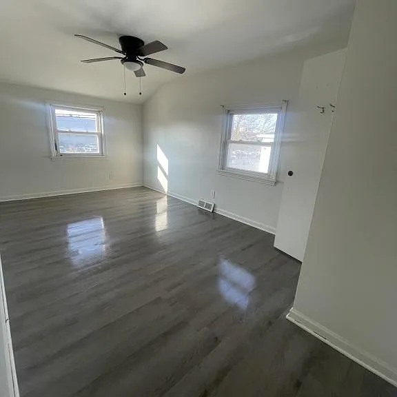 326 Northland Ave — Photo 2
