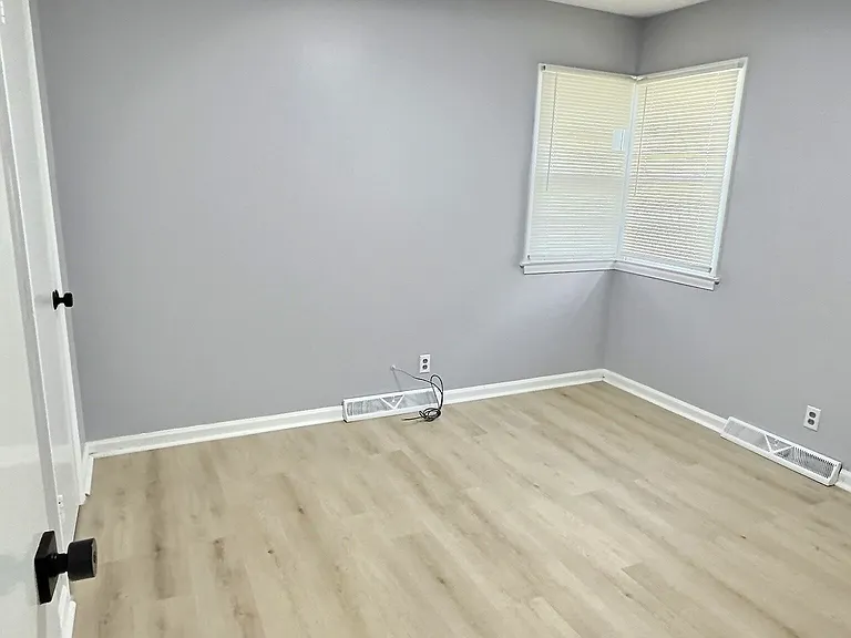 5119 Pratt St — Photo 11