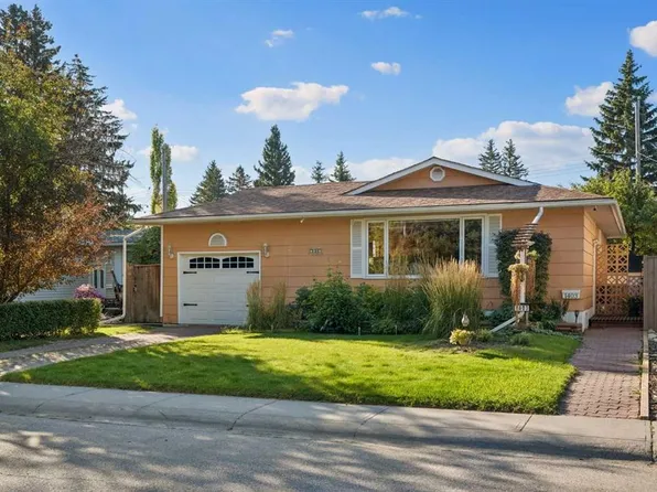 1403 N 104th Ave SW, Calgary, AB T2W 0A7