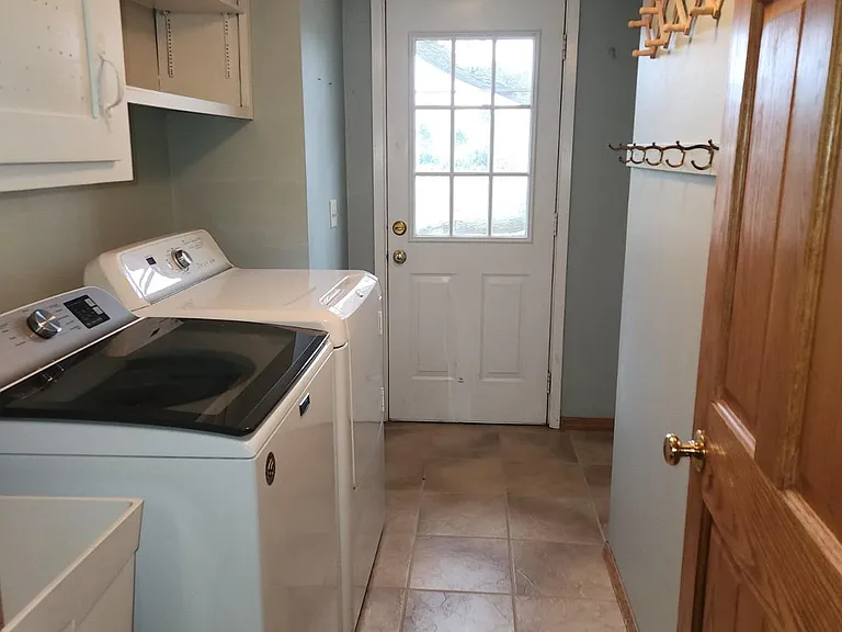 1023 Lexington Dr — Photo 12