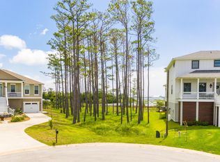 916 Calamanda Ct, Morehead City, NC 28557