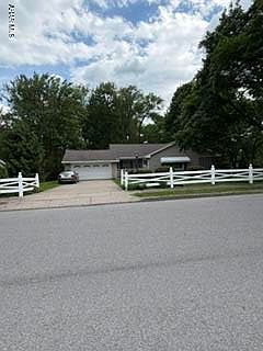 1st image of 100 Lynndale Rd