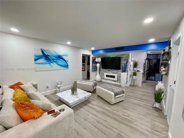 8635 NW 8th St APT 311, Miami, FL 33126