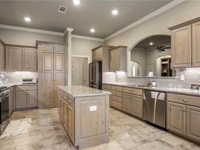 201 Doral Dr, Cave Springs, AR, 72718