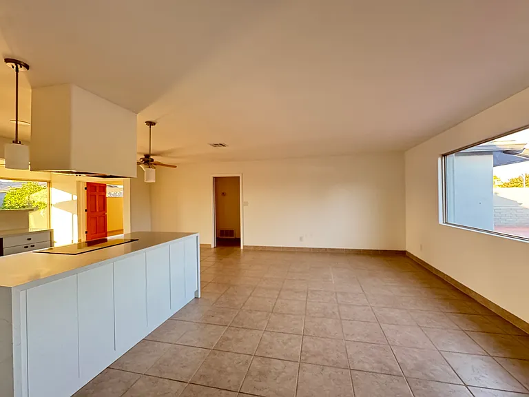 644 E La Jolla Dr — Photo 6