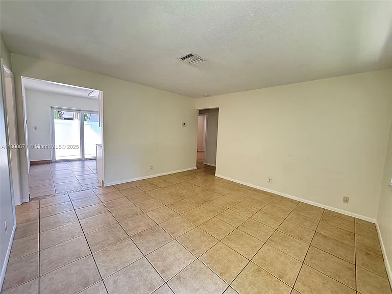 606 SW 5th Ave #606 — Photo 3