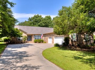 16 Fairway Dr, Manning, SC 29102