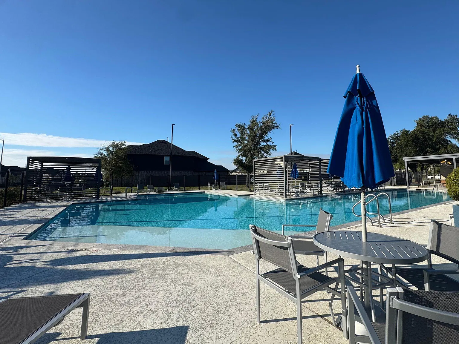 3 bed, 2.0 bath, 1782 sqft, $2,300 — Photo 3