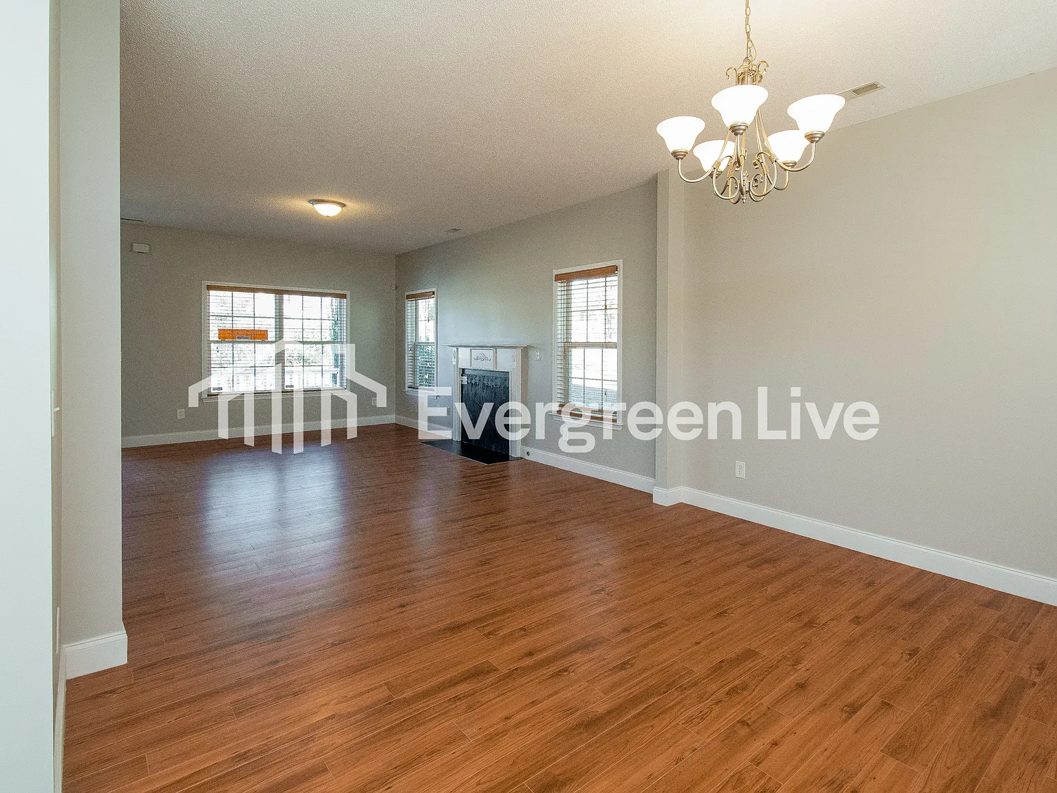 3 bed, 2.5 bath, 2024 sqft, $1,945 — Photo 2