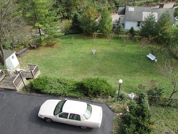 2nd image of 944 Summit Ave APT 6