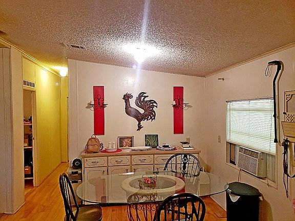 3rd image of 420 Forest Ln