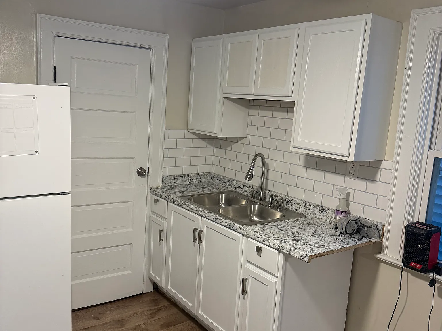 3 bed, 900 sqft, $1,300 — Photo 4