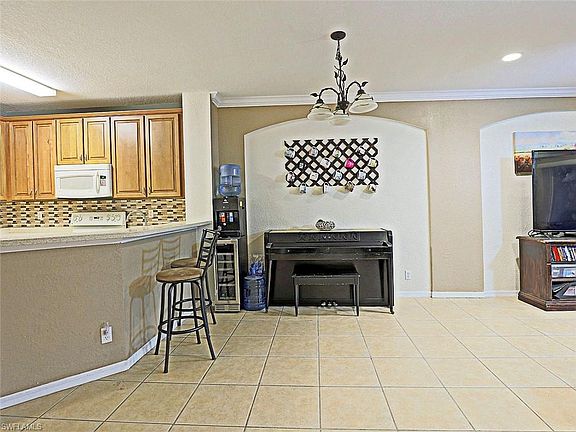 5th image of 10059 Pacific Pines Ave