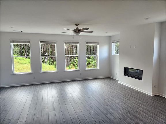 4th image of 101 Holt Ln
