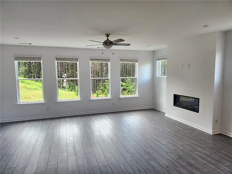 101 Holt Ln — Photo 4