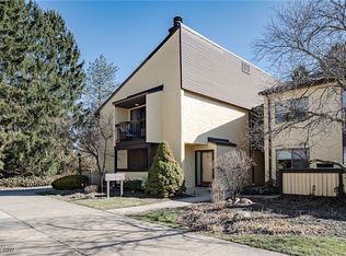 1100 Hampton Ridge Dr, Akron, OH 44313