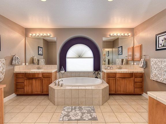 4th image of 3807 Sylvan Dr