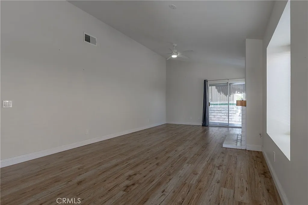 3 bed, 1318 sqft, $2,395 — Photo 4