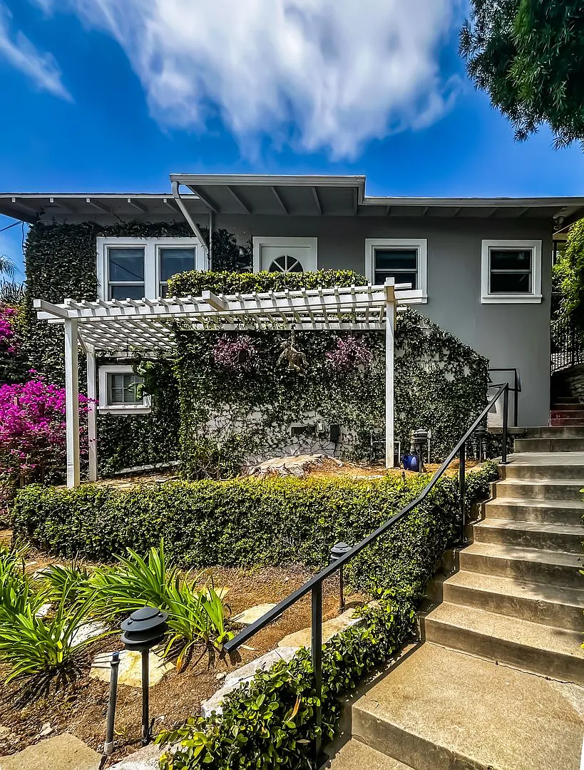 *Open House Sun 8/30 1pm-2pm* Unbelievable Stand-Alone 2-Bedroom House In Prime West Hollywood Hills — Photo 2